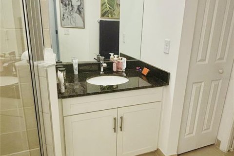 Townhouse in Fort Lauderdale, Florida 3 bedrooms, 164.07 sq.m. № 2304970 - photo 13