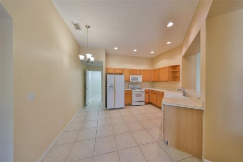 Condo in Sun City Center, Florida, 2 bedrooms  № 1732883 - photo 11