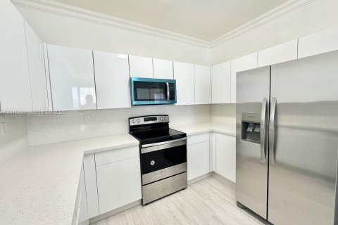 Купить таунхаус в Мирамар, Флорида 3 спальни, 134.24м2, № 2075618 - фото 15