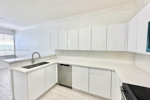 Купить таунхаус в Мирамар, Флорида 3 спальни, 134.24м2, № 2075618 - фото 14