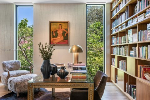 Villa ou maison à vendre à Miami, Floride: 2 chambres, 272.76 m2 № 1818429 - photo 28