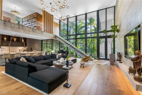 Villa ou maison à vendre à Miami, Floride: 2 chambres, 272.76 m2 № 1818429 - photo 1