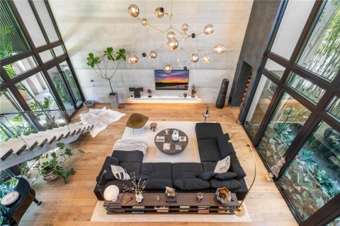 Villa ou maison à vendre à Miami, Floride: 2 chambres, 272.76 m2 № 1818429 - photo 16
