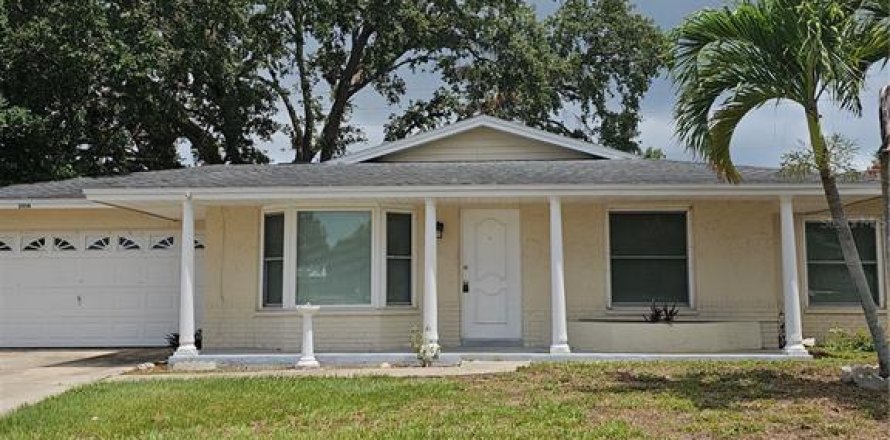 House in Clearwater, Florida 4 bedrooms, 140.65 sq.m. № 1775449