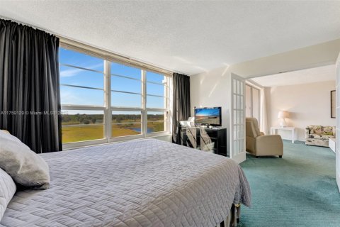 Condominio en venta en Pompano Beach, Florida, 2 dormitorios, 98.85 m2 № 1937993 - foto 18