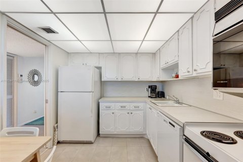 Condominio en venta en Pompano Beach, Florida, 2 dormitorios, 98.85 m2 № 1937993 - foto 10