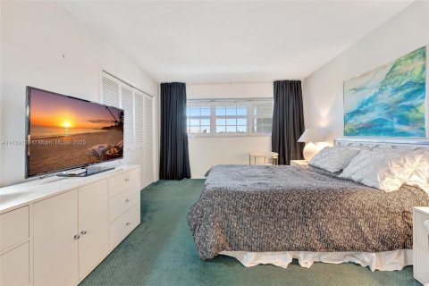 Condo in Pompano Beach, Florida, 2 bedrooms  № 1937993 - photo 22