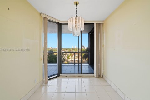 Condo in Aventura, Florida, 3 bedrooms  № 2081980 - photo 15