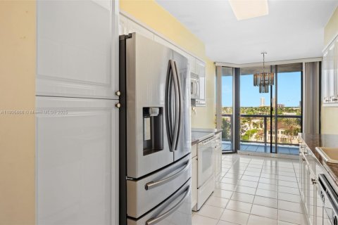 Condo in Aventura, Florida, 3 bedrooms  № 2081980 - photo 13