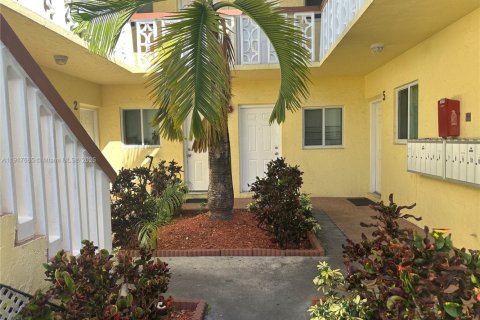 Immobilier commercial à vendre à Hallandale Beach, Floride № 2082598 - photo 2
