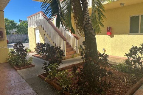 Immobilier commercial à vendre à Hallandale Beach, Floride № 2082598 - photo 4