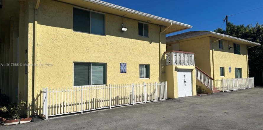 Immobilier commercial à Hallandale Beach, Floride № 2082598