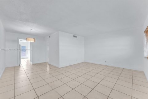 Copropriété à vendre à North Miami Beach, Floride: 1 chambre, 74.32 m2 № 1976129 - photo 6