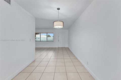 Copropriété à vendre à North Miami Beach, Floride: 1 chambre, 74.32 m2 № 1976129 - photo 15