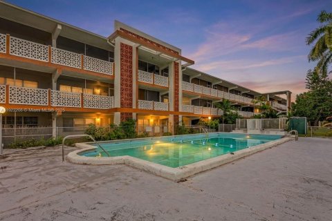 Copropriété à vendre à North Miami Beach, Floride: 1 chambre, 74.32 m2 № 1976129 - photo 2