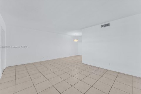 Copropriété à vendre à North Miami Beach, Floride: 1 chambre, 74.32 m2 № 1976129 - photo 10