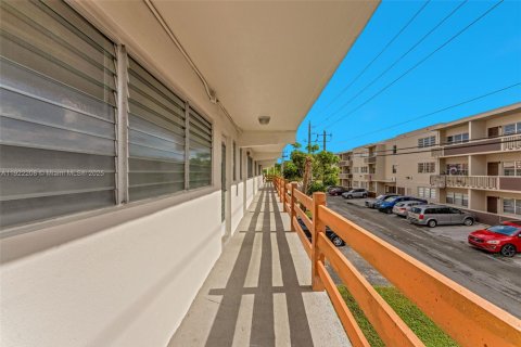 Copropriété à vendre à North Miami Beach, Floride: 1 chambre, 74.32 m2 № 1976129 - photo 20