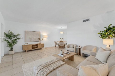 Copropriété à vendre à North Miami Beach, Floride: 1 chambre, 74.32 m2 № 1976129 - photo 9