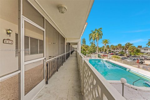 Copropriété à vendre à North Miami Beach, Floride: 1 chambre, 74.32 m2 № 1976129 - photo 3
