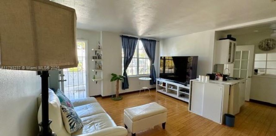 Condominio en Miami Beach, Florida, 2 dormitorios  № 1712572