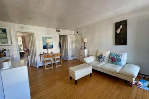 Condominio en alquiler en Miami Beach, Florida, 2 dormitorios, 54.35 m2 № 1712572 - foto 9
