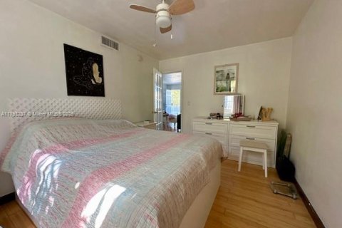 Condominio en alquiler en Miami Beach, Florida, 2 dormitorios, 54.35 m2 № 1712572 - foto 2