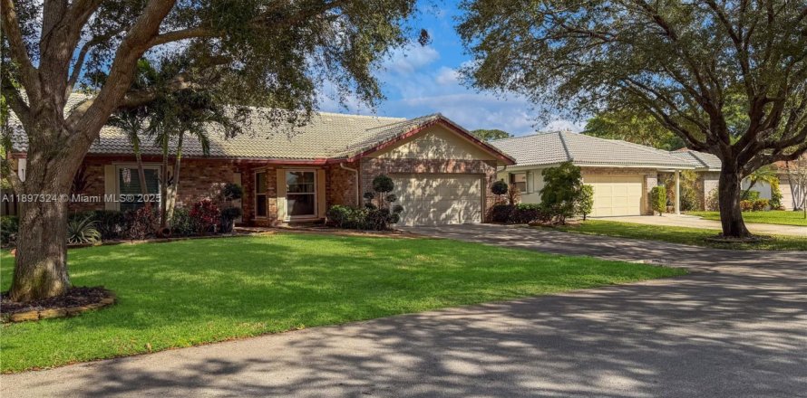 Villa ou maison à Coral Springs, Floride 3 chambres, 152.64 m2 № 1973919