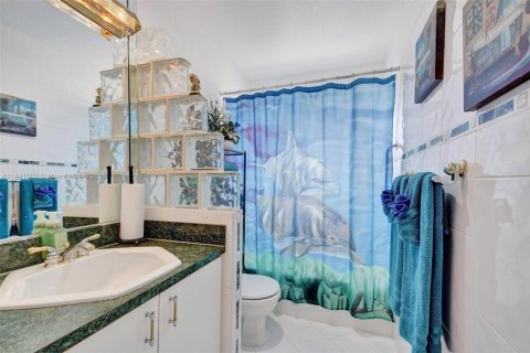 House in Miami, Florida 3 bedrooms, 175.4 sq.m. № 1834212 - photo 21