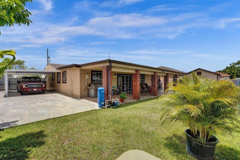 House in Miami, Florida 3 bedrooms, 175.4 sq.m. № 1834212 - photo 29