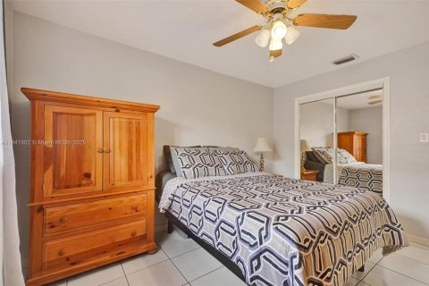 House in Miami, Florida 3 bedrooms, 175.4 sq.m. № 1834212 - photo 28