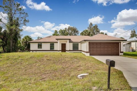 House in Lehigh Acres, Florida 4 bedrooms, 144.93 sq.m. № 1909138 - photo 2