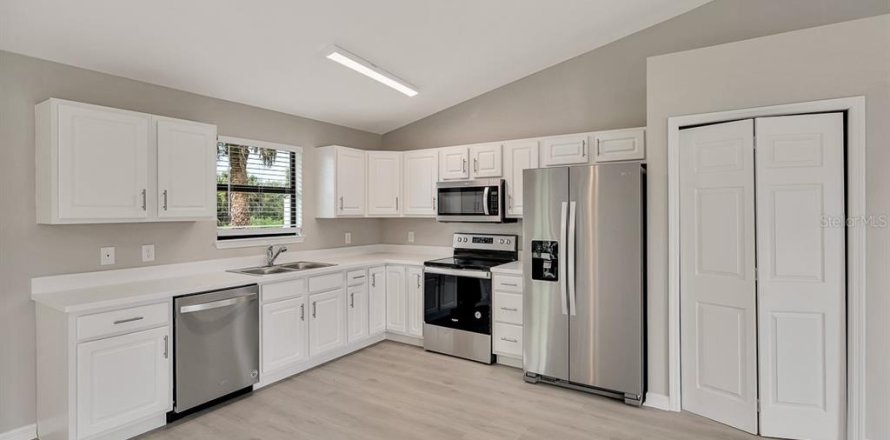 Casa en Lehigh Acres, Florida 4 dormitorios, 144.93 m2 № 1909138