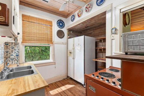 Купить виллу или дом в Лейк-Уэльс, Флорида 9 комнат, 265.33м2, № 1797764 - фото 13