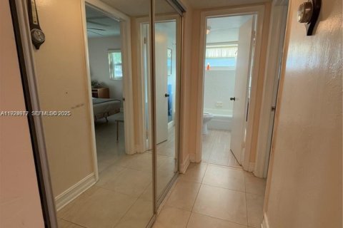 Condo in Lauderdale Lakes, Florida, 2 bedrooms  № 2038992 - photo 7