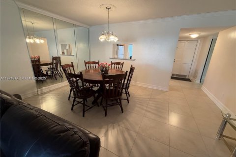 Condo in Lauderdale Lakes, Florida, 2 bedrooms  № 2038992 - photo 8