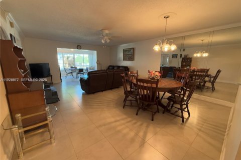 Condo in Lauderdale Lakes, Florida, 2 bedrooms  № 2038992 - photo 13