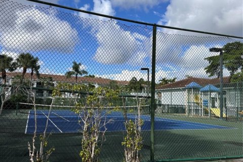 Condo in Pembroke Pines, Florida, 2 bedrooms  № 2000595 - photo 21