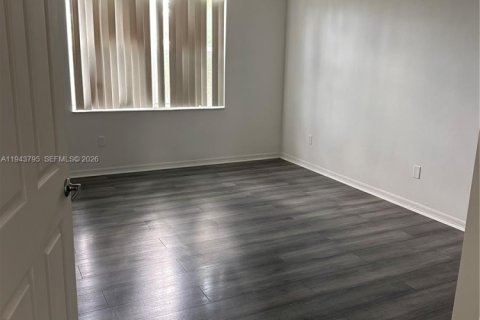 Condo in Pembroke Pines, Florida, 2 bedrooms  № 2000595 - photo 11