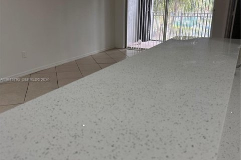 Condo in Pembroke Pines, Florida, 2 bedrooms  № 2000595 - photo 7
