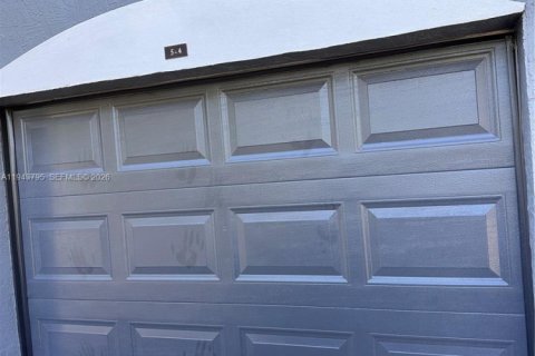 Condo in Pembroke Pines, Florida, 2 bedrooms  № 2000595 - photo 3