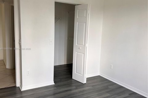 Condo in Pembroke Pines, Florida, 2 bedrooms  № 2000595 - photo 17