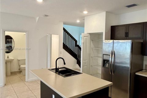 Adosado en alquiler en Miami, Florida, 3 dormitorios, 137.31 m2 № 2010218 - foto 8