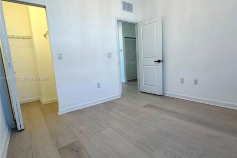 Adosado en alquiler en Miami, Florida, 3 dormitorios, 137.31 m2 № 2010218 - foto 23