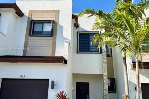 Adosado en Miami, Florida 3 dormitorios, 137.31 m2 № 2010218