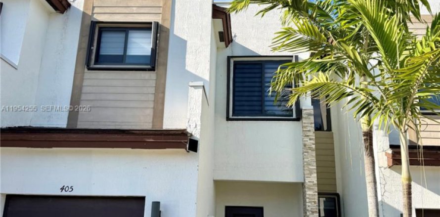 Adosado en Miami, Florida 3 dormitorios, 137.31 m2 № 2010218