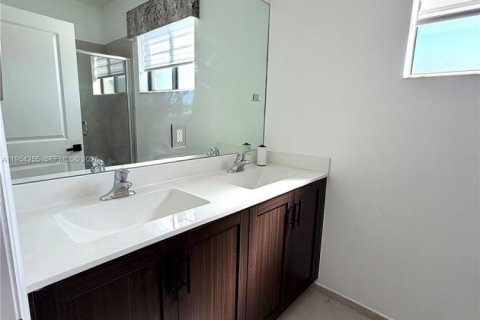 Adosado en alquiler en Miami, Florida, 3 dormitorios, 137.31 m2 № 2010218 - foto 15