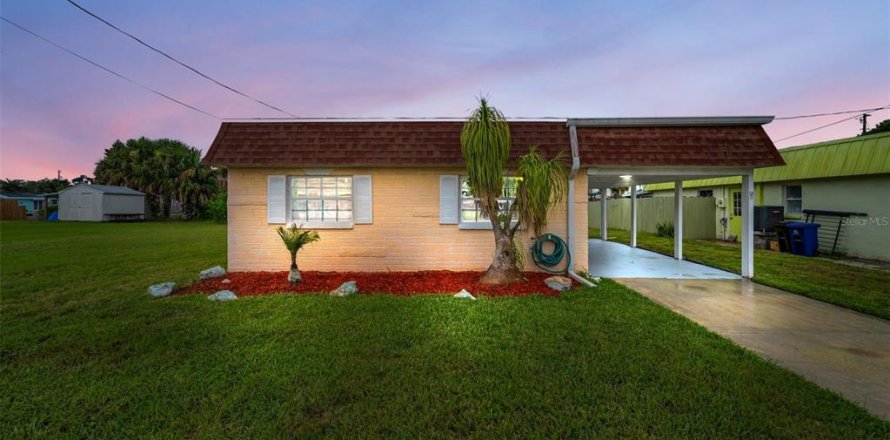House in Hudson, Florida 2 bedrooms, 89.19 sq.m. № 1850943