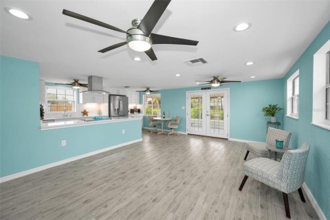 House in Hudson, Florida 2 bedrooms, 89.19 sq.m. № 1850943 - photo 13