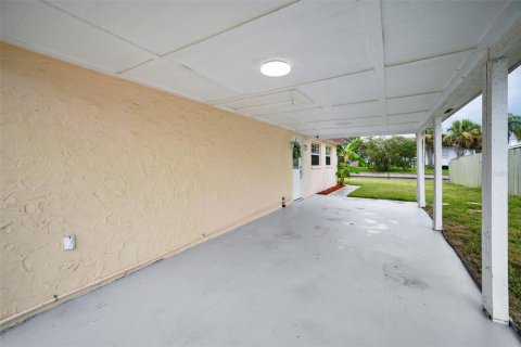 House in Hudson, Florida 2 bedrooms, 89.19 sq.m. № 1850943 - photo 7
