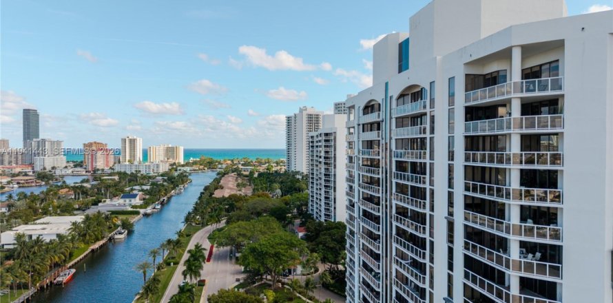 Condo à Aventura, Floride, 2 chambres  № 1999145